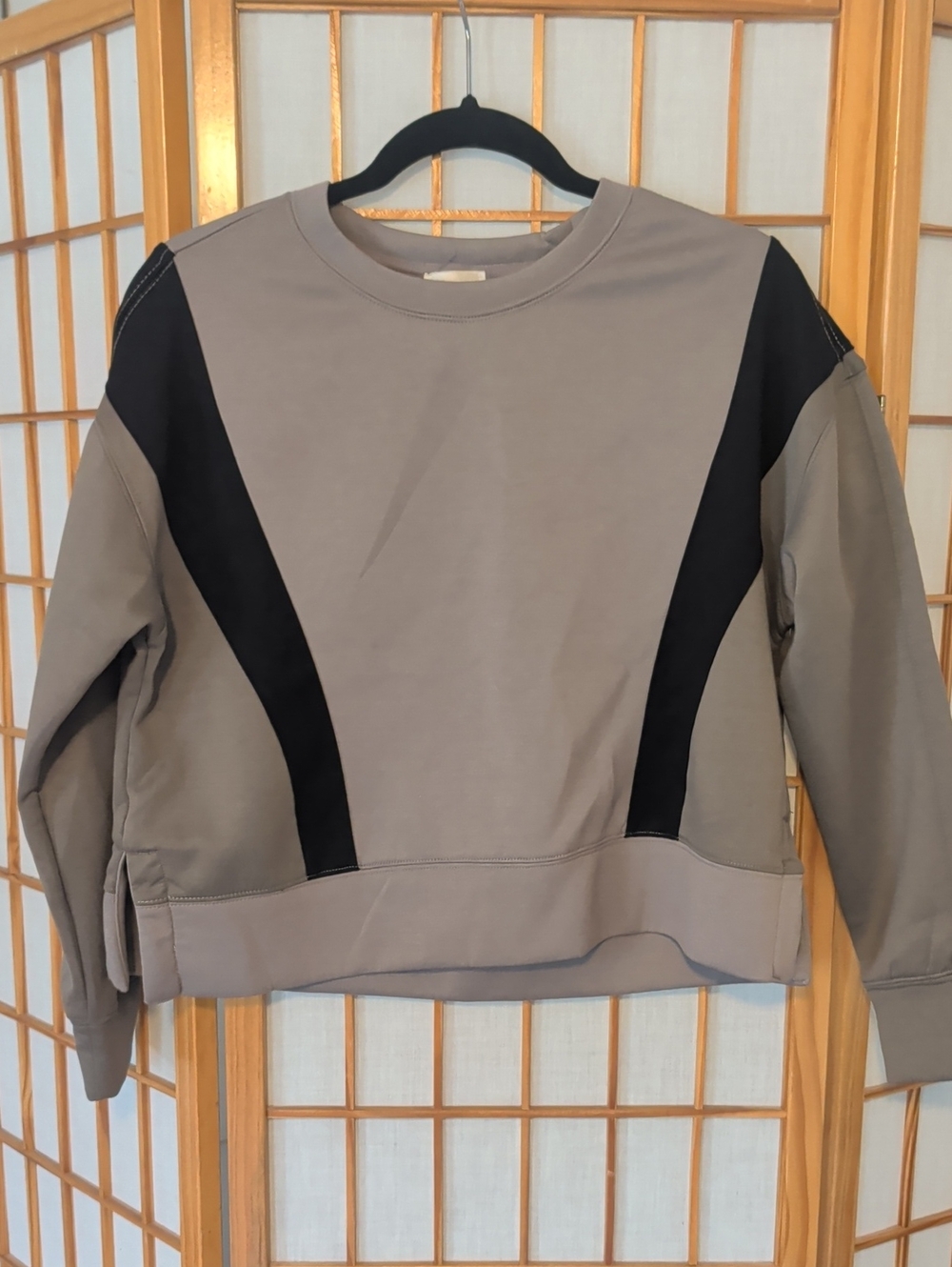 Relaxed Crewneck Sweatshirt in Brown with Black Accents